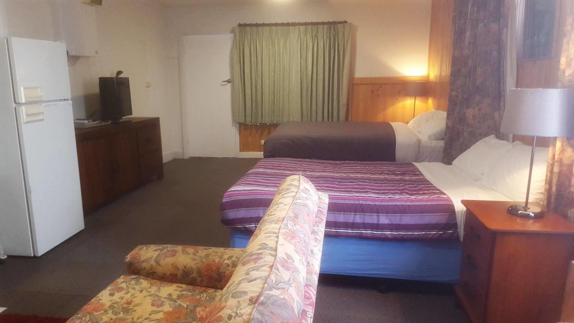 Clunes Motel エクステリア 写真