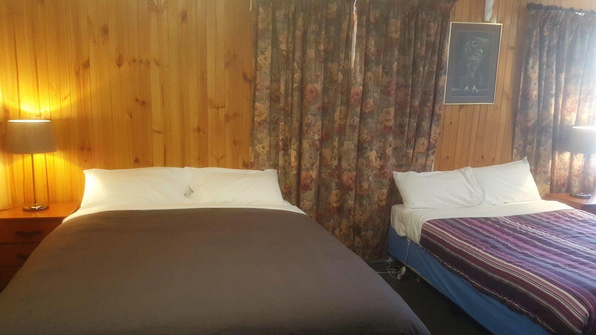 Clunes Motel エクステリア 写真